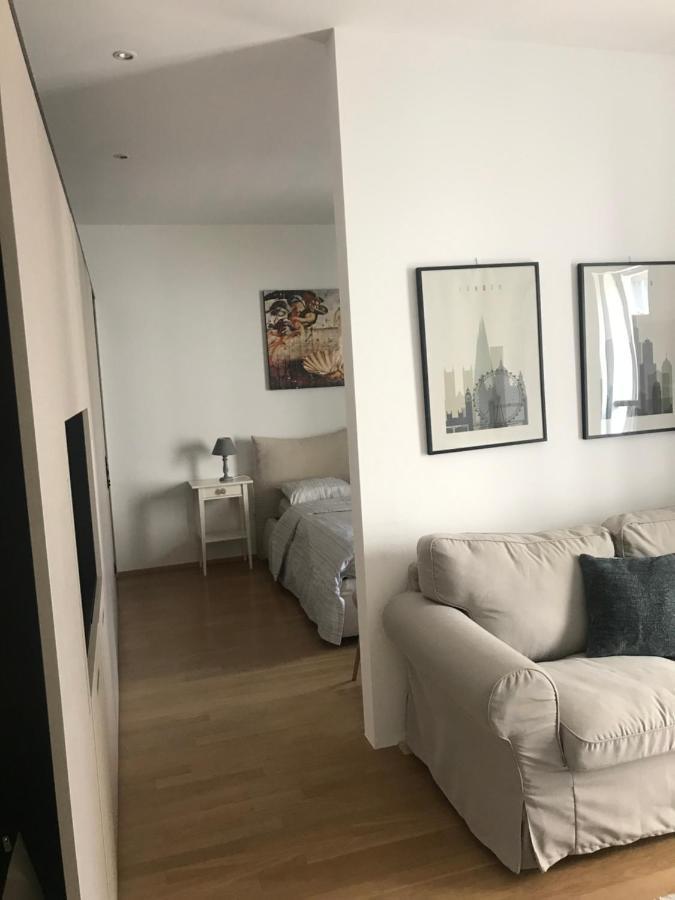 Connie S Home Free Parking Lugano Luaran gambar