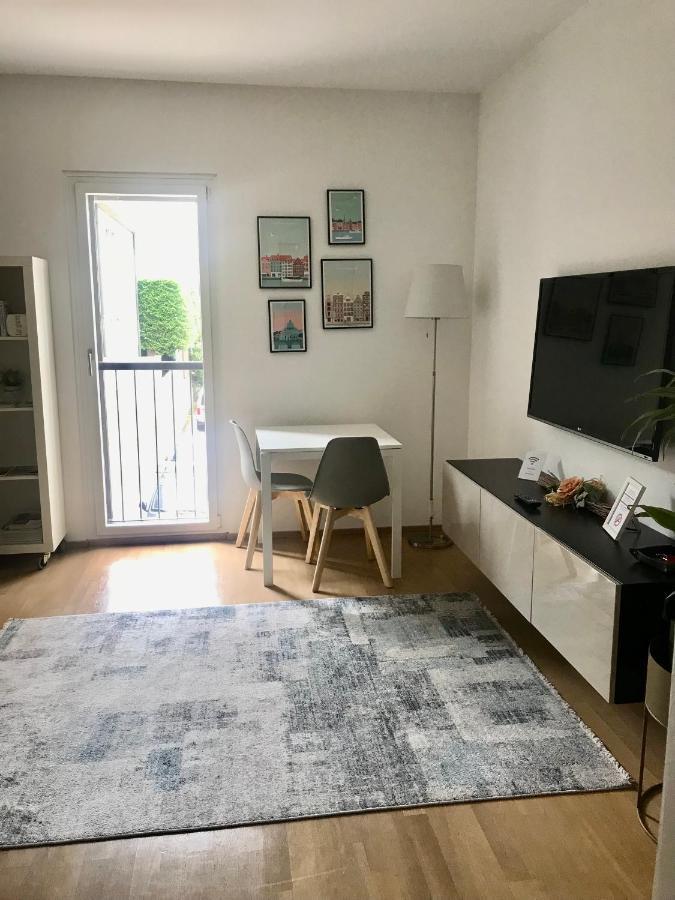 Connie S Home Free Parking Lugano Luaran gambar