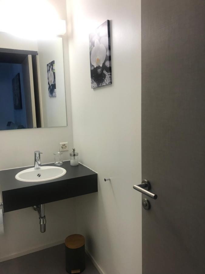 Connie S Home Free Parking Lugano Luaran gambar